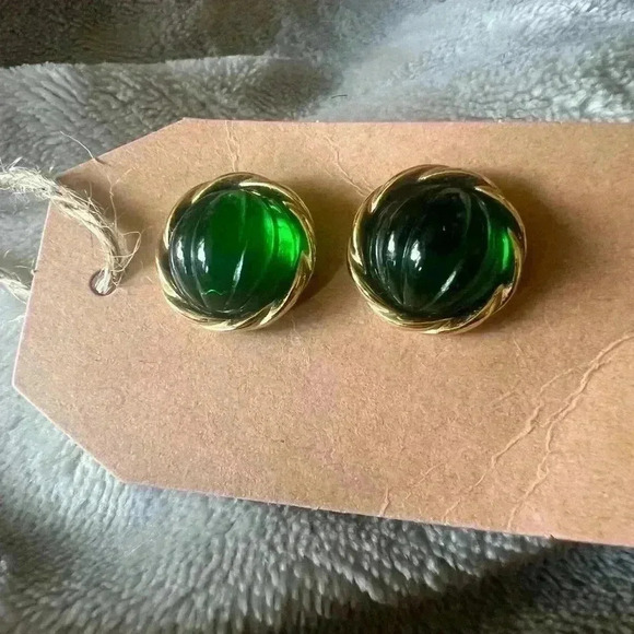 Vintage Gold Tone  & Green Lucite Jelly Belly Pierced Stud Earrings 0.75” - Picture 2 of 5